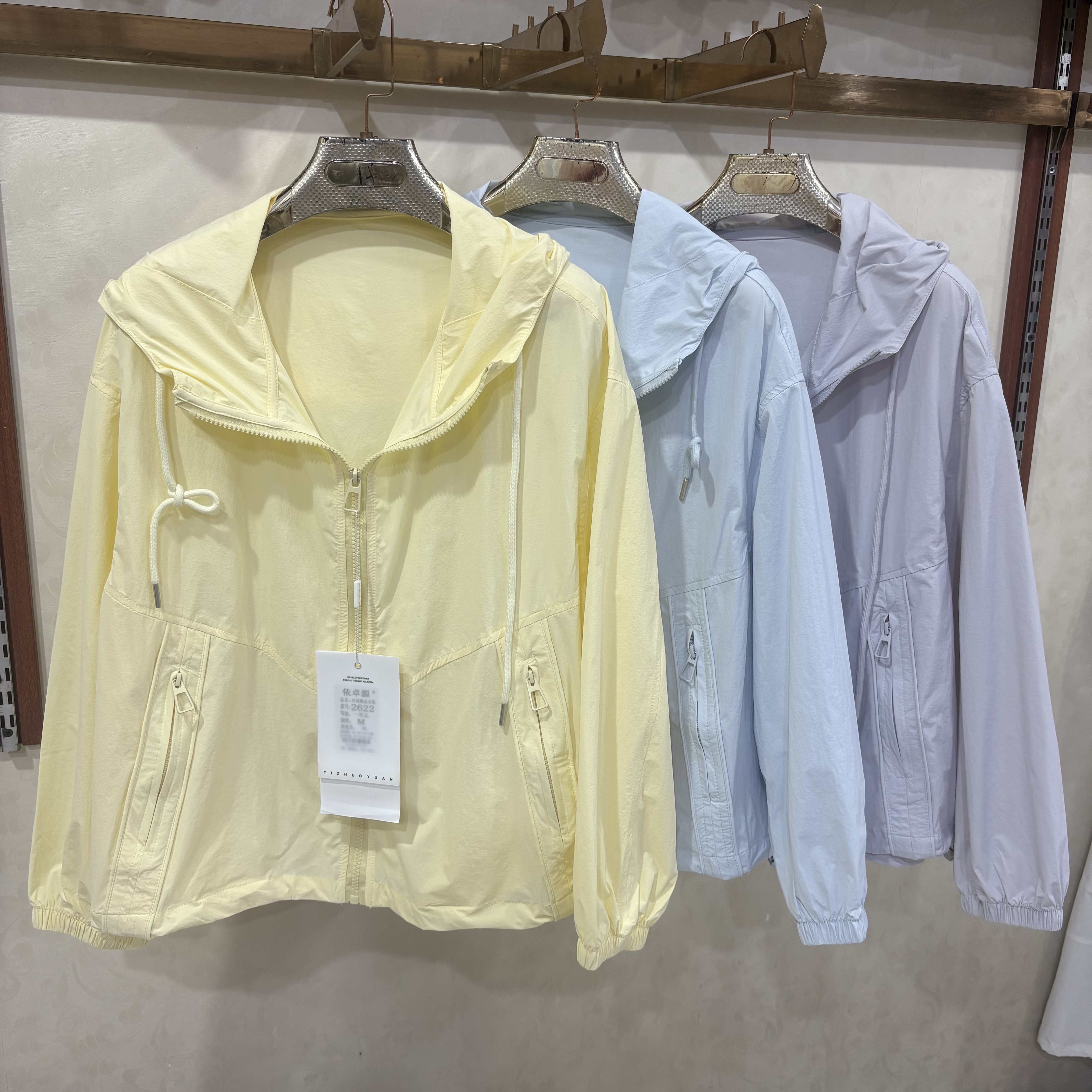 依卓源2622夏季新款时尚连帽长短拉链设计薄款防晒衣女士外套上衣