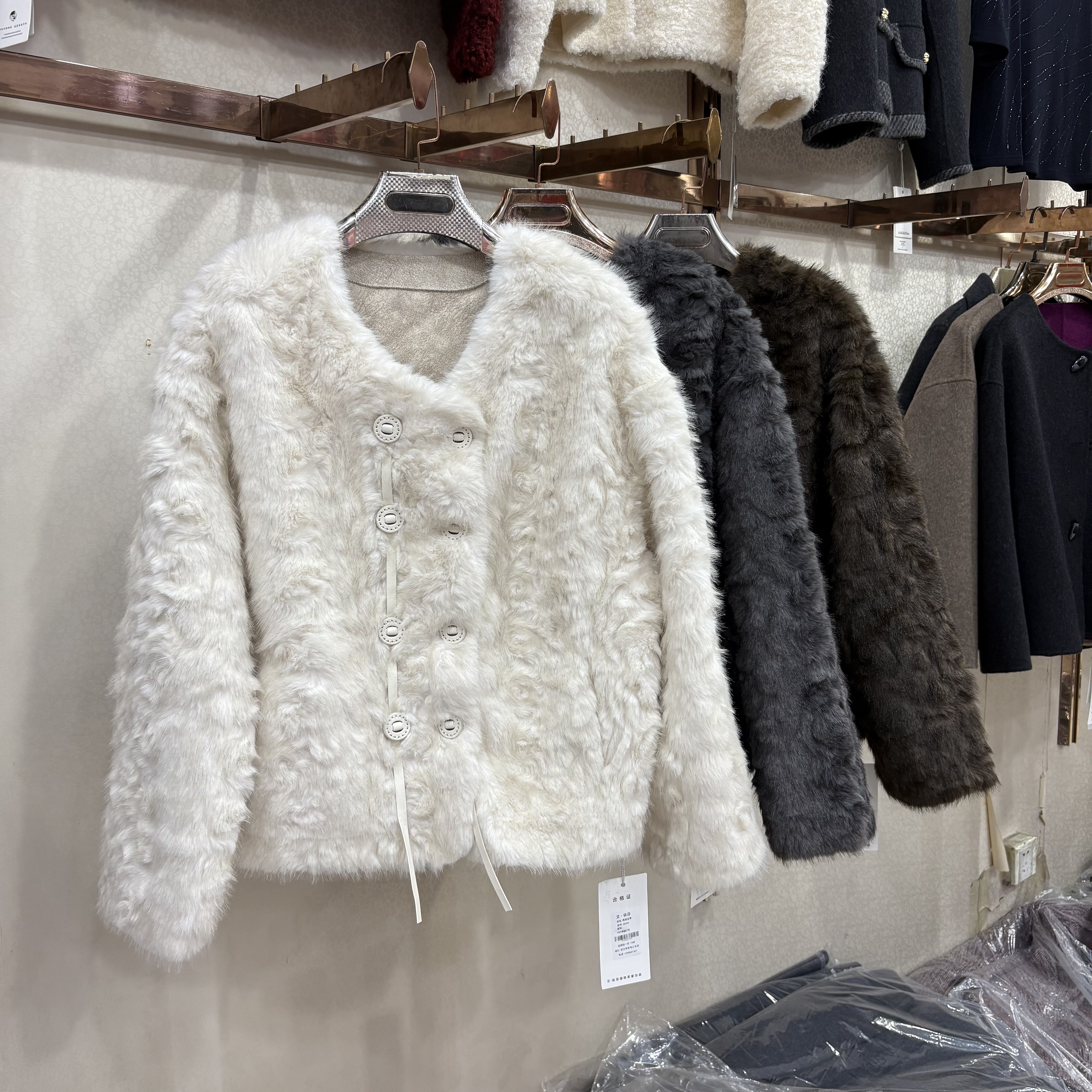 艾•荻莎25334专柜正品冬季新款时尚保暖皮毛一体上衣皮草外套女