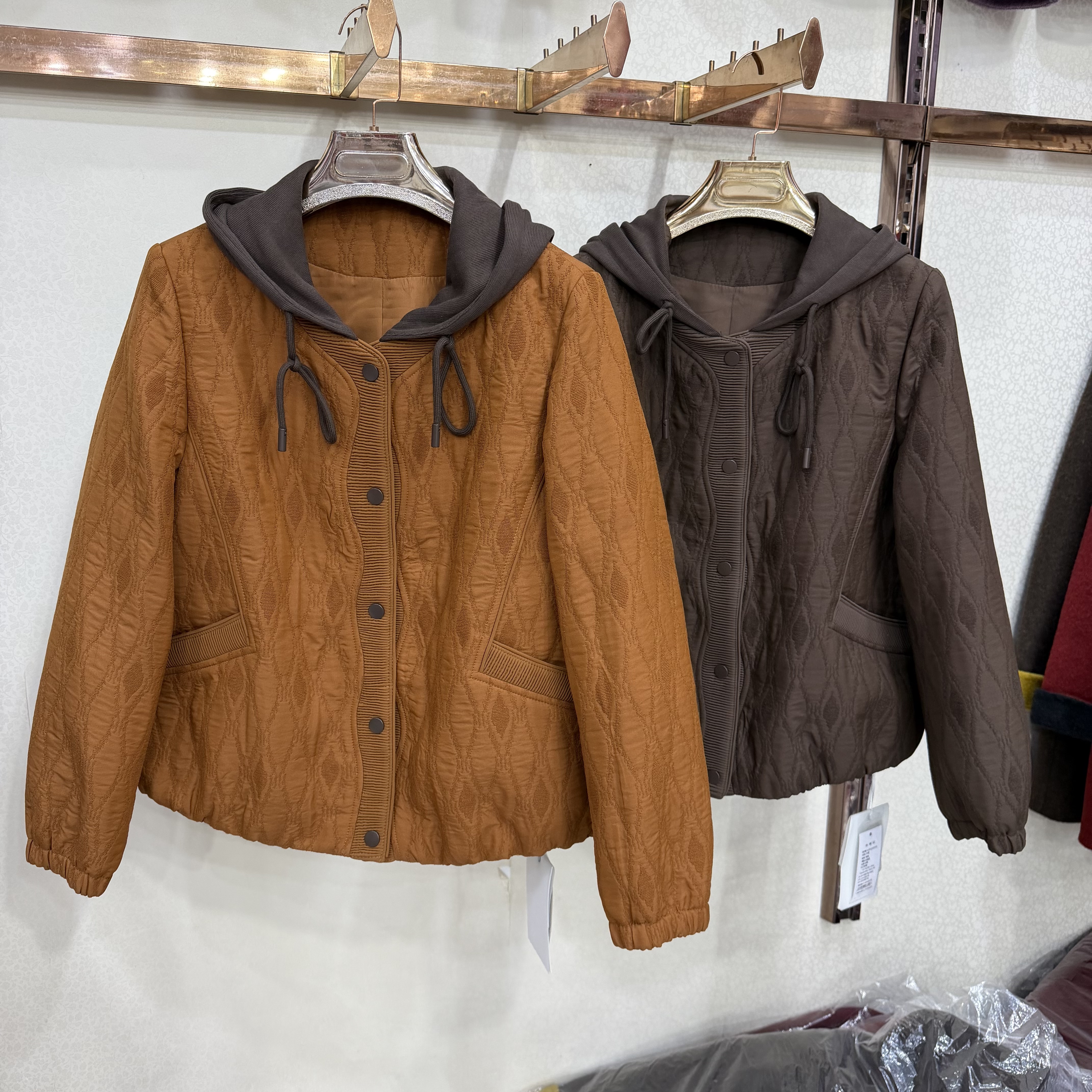 名扬M26QW859正品妈妈连帽外套女秋季新款菱格压花宽松休闲上衣