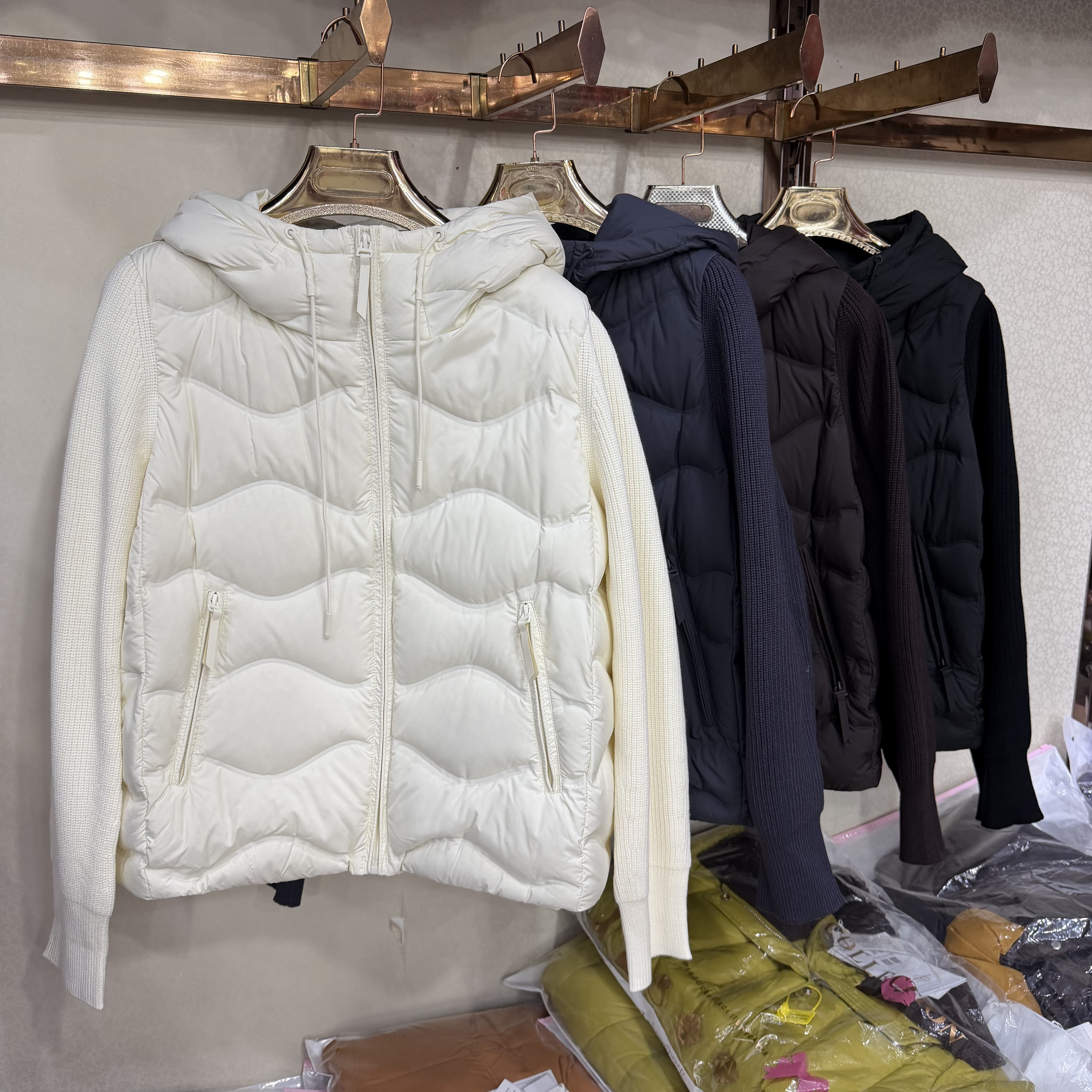 商场同款26Y1101冬季时尚宽松连帽针织拼接短款白鸭绒保暖羽绒服