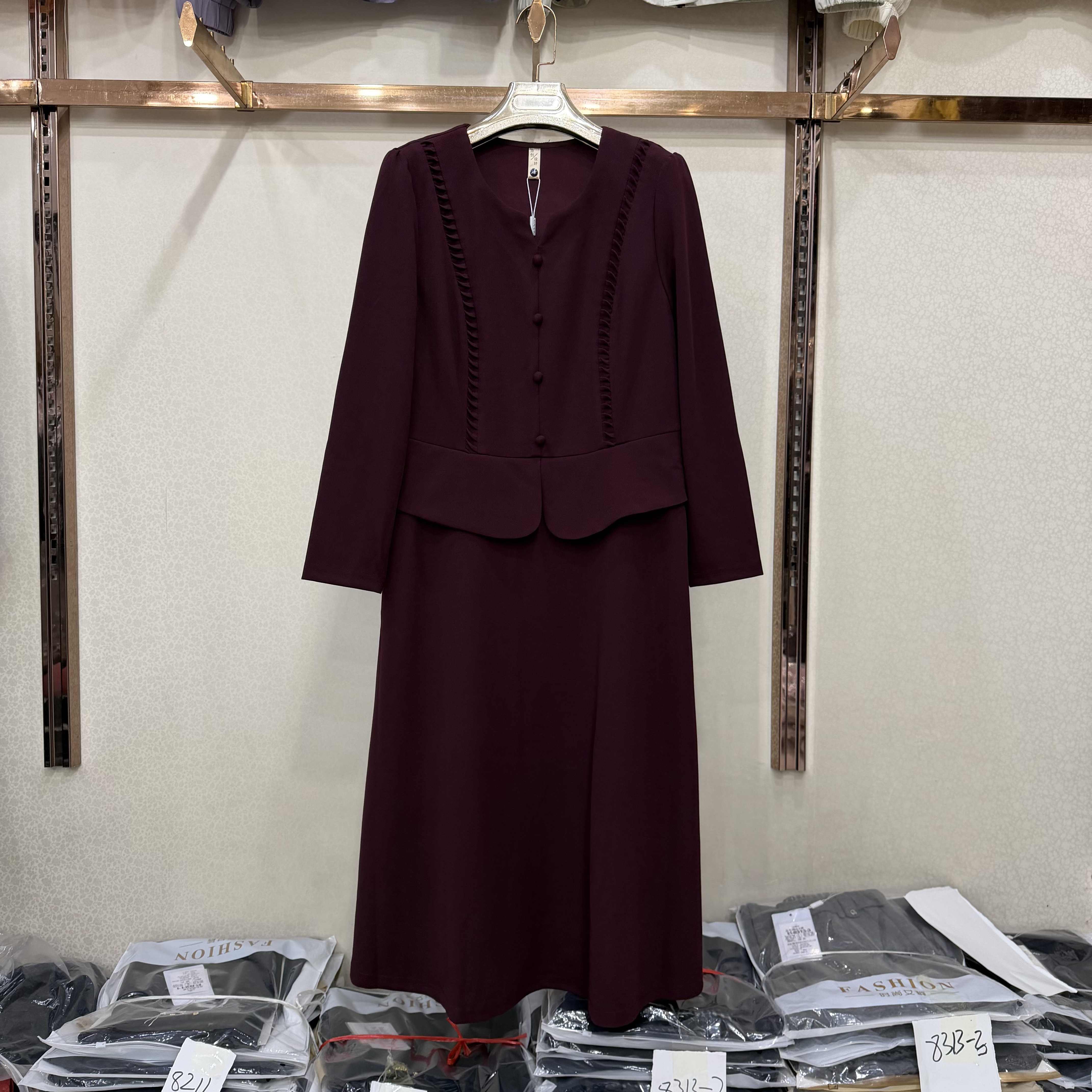 金点26B-610妈妈秋装假两件连衣裙女气质圆领木耳边长袖过膝裙子