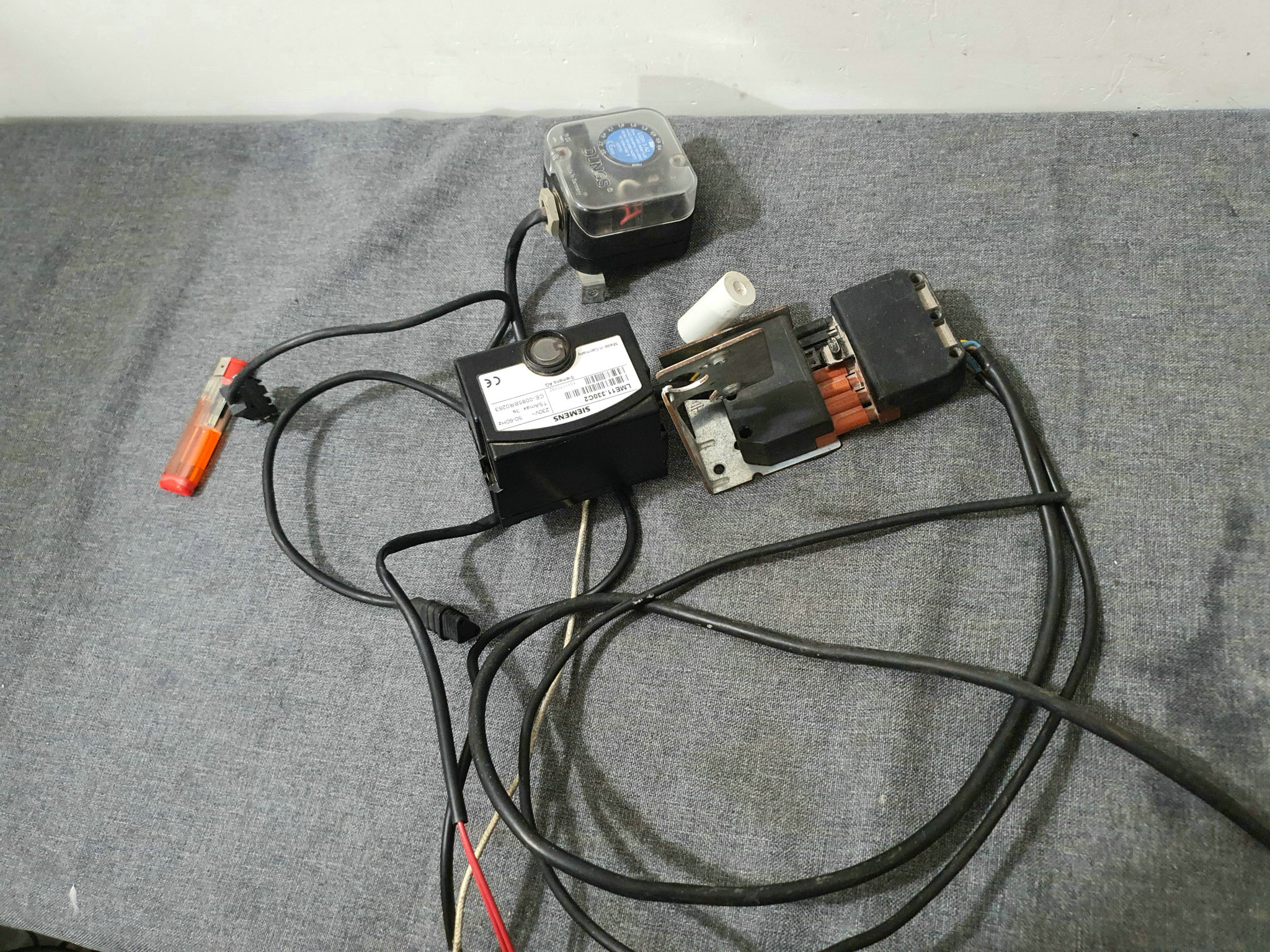 原装西*门*子控制器LME11.330C2送LGW3 A2送接线端子 - 实物图
