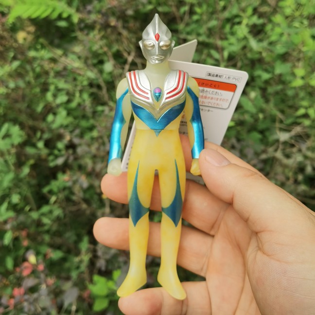 万代软胶暗黑赛迦格罗布艾斯人偶