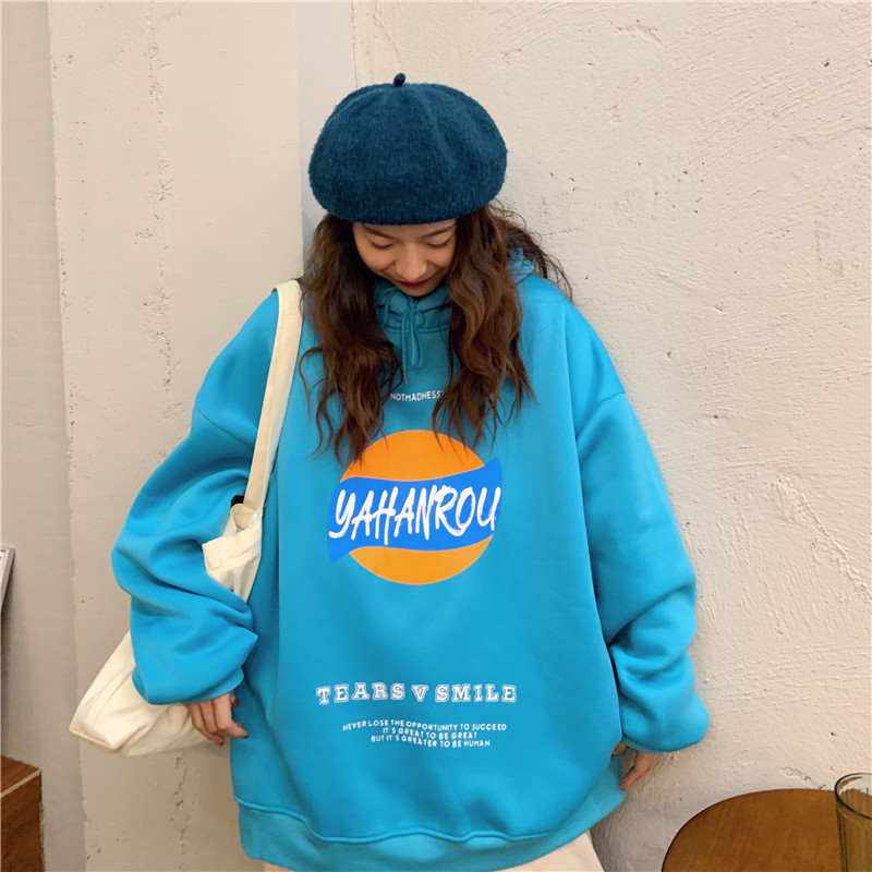 Real shot of new plush thickened hooded sweater top in autumn / winter 2020