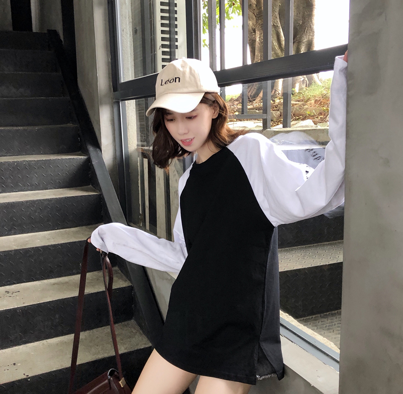 Real shot 2021 spring new Korean new black and white splicing Sanskrit long sleeve T-shirt loose top
