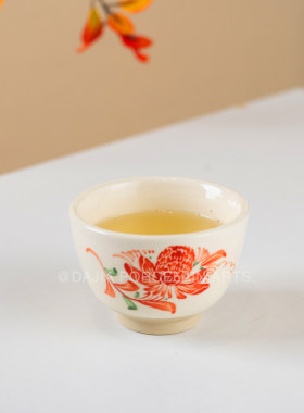 磁州窑白釉手绘红绿彩茶杯