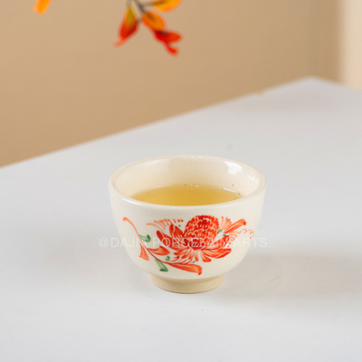 磁州窑白釉手绘红绿彩茶杯
