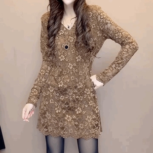 中长款 显瘦打底裙小个子裙子 蕾丝植绒V领连衣裙女小香风镂空修身