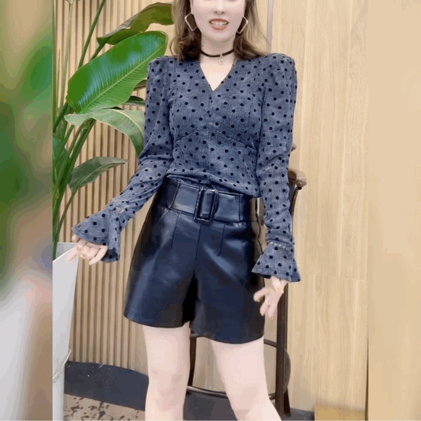 高级感蕾丝网纱打底衫设计感波点长袖T恤女修身喇叭袖收腰V领上衣,女装/女士精品,T恤,淘宝优惠券,粉丝福利购,淘宝优惠卷