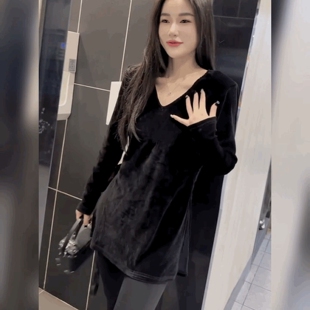 高级感遮臀长袖T恤时尚百搭V领打底衫潮丝绒中长款开叉法式上衣女