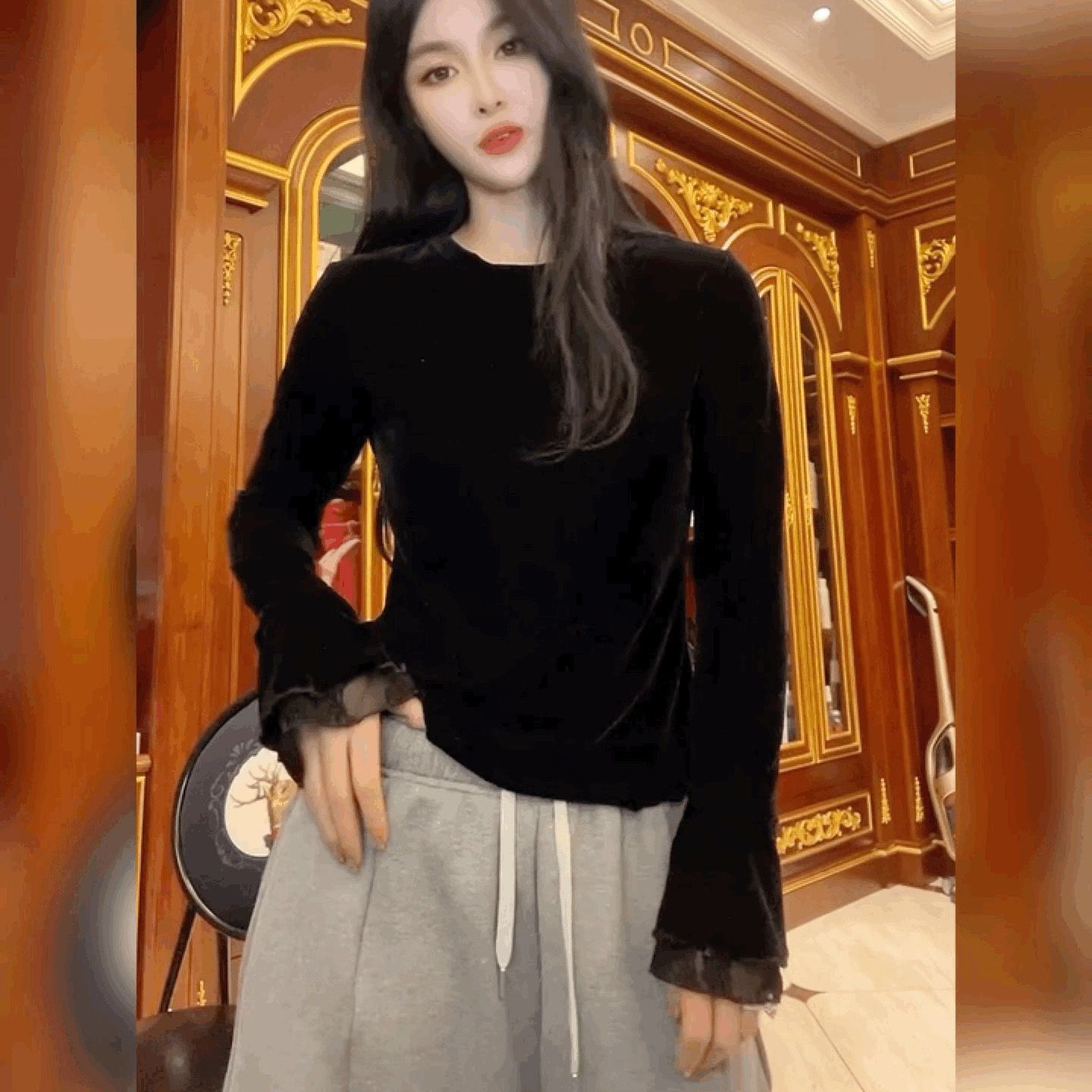 圆领上衣丝绒拼蕾丝喇叭袖打底衫