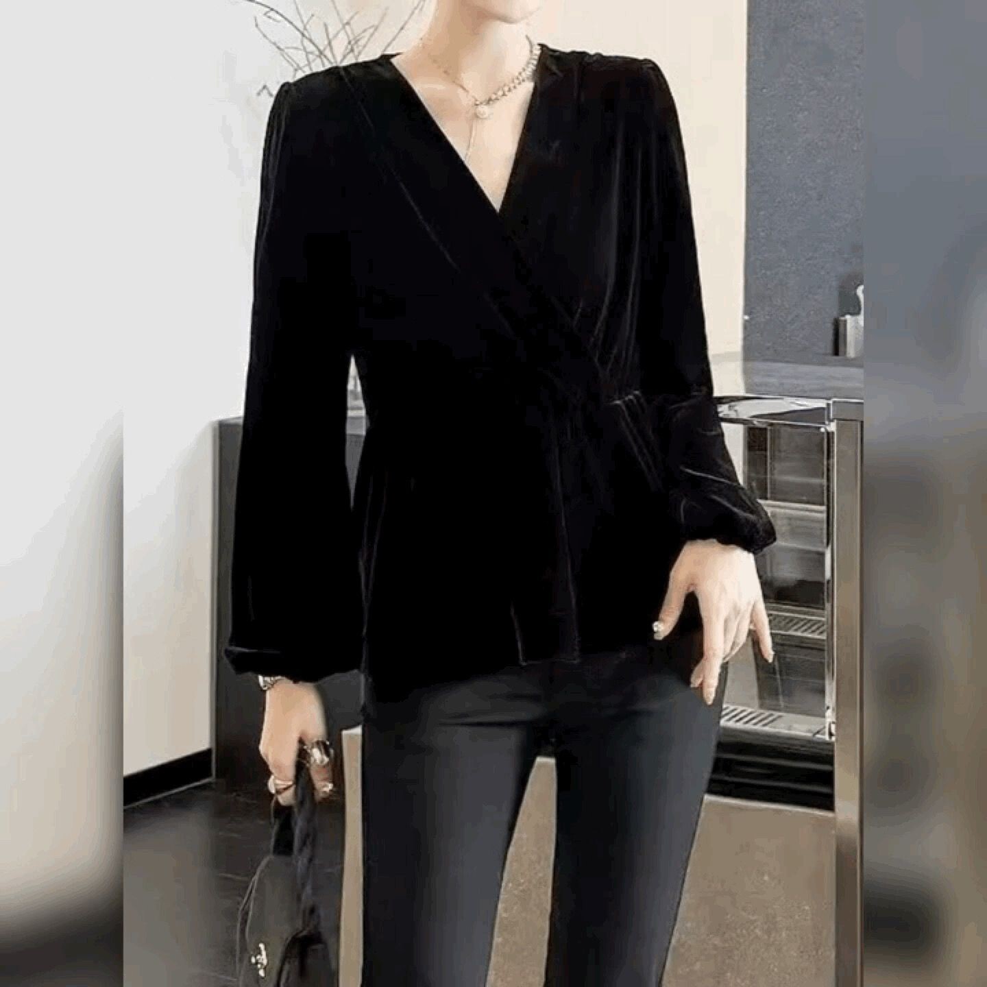 金丝绒v领收腰T恤女气质时尚修身荷叶边打底衫灯笼袖法式黑色上衣