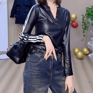 蛋白皮t恤三条杠上衣 女设计感长袖 法式 黑色v领PU皮上衣T恤打底衫