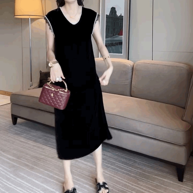 黑色气质砍袖冰丝绒长裙女V领钉珠丝绒连衣裙过膝赫本风小黑裙潮