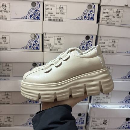 7cm品牌实体撤柜断码厚底真皮松糕鞋女春秋防水台增高小个子板鞋