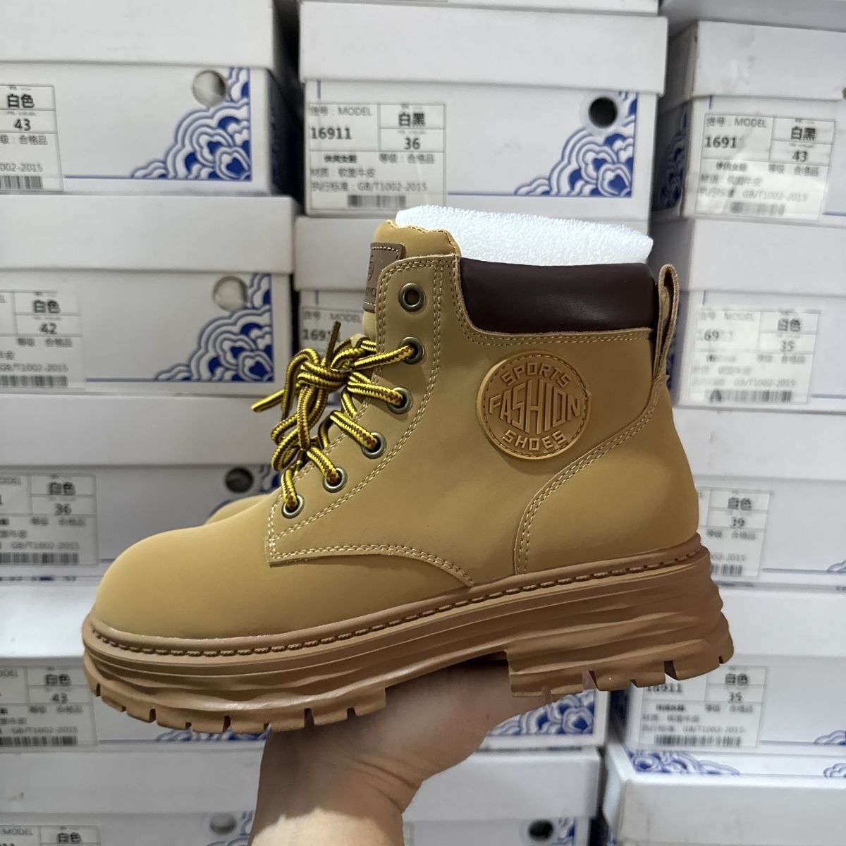 撤柜断码厚底真皮马丁靴女秋冬大黄哥百搭短靴女休闲登山工装靴女