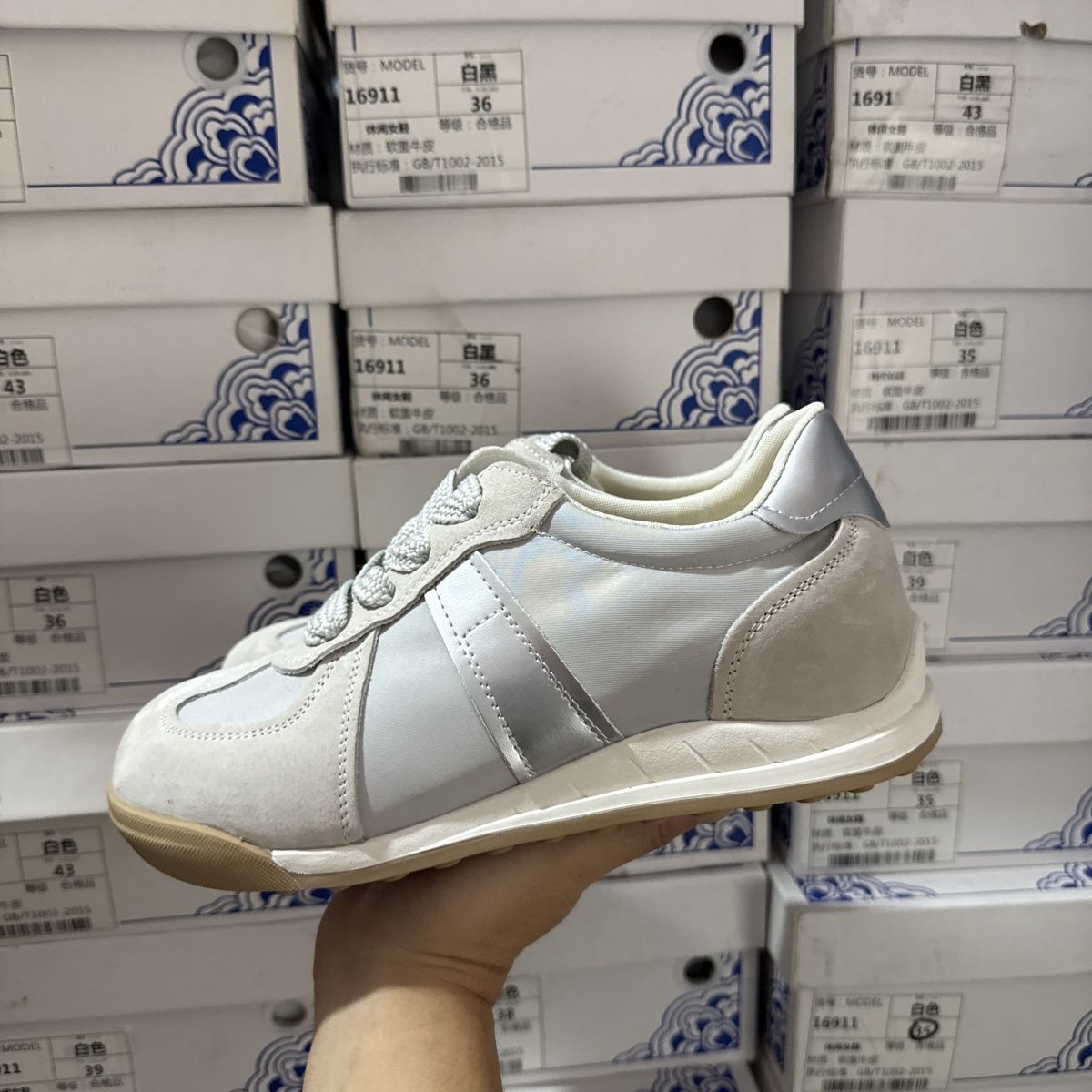 超软轻便撤柜断码真皮德训鞋女春秋四季运动休闲旅游鞋不累脚板鞋