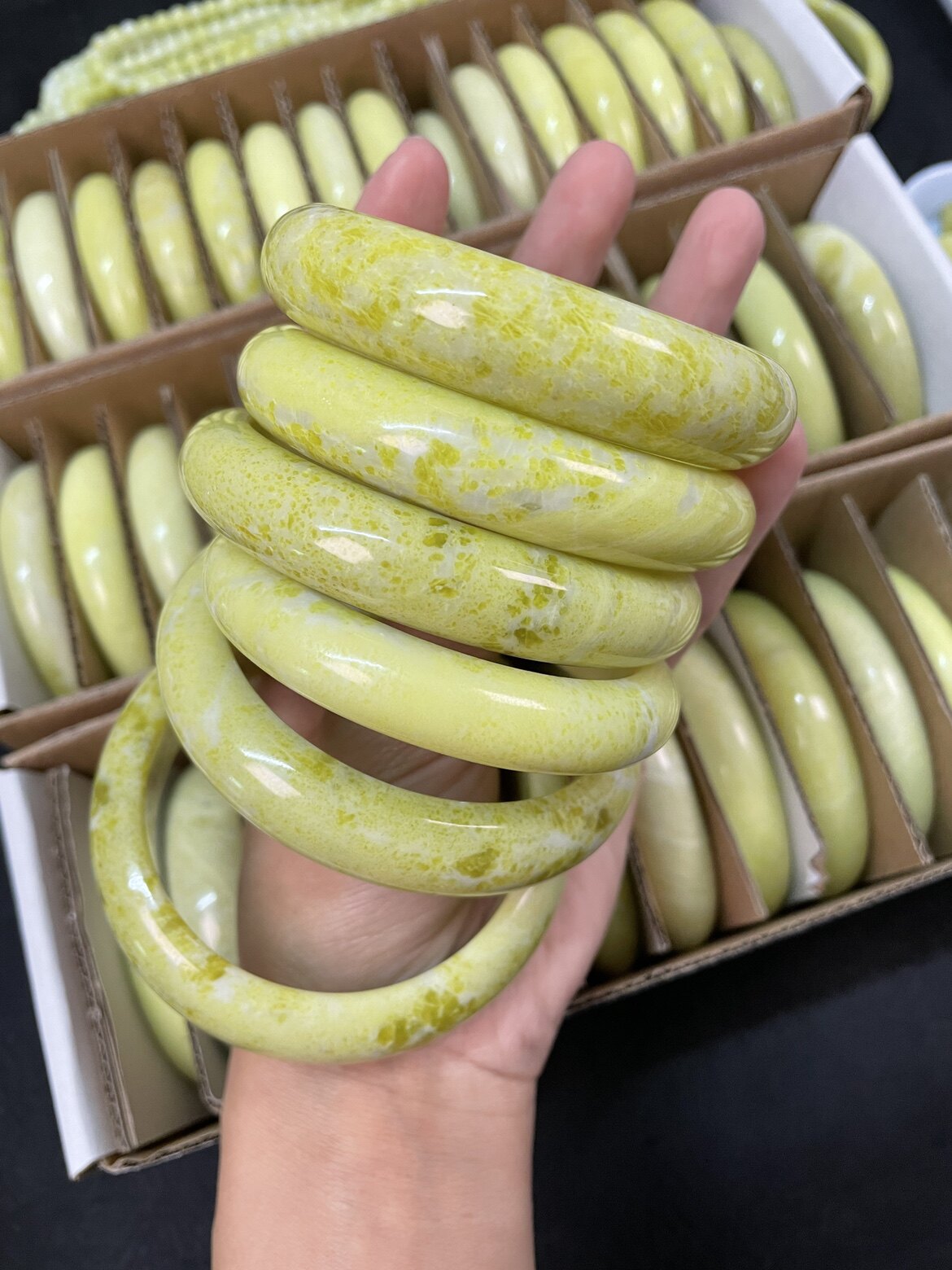 菜花玉原矿打磨手镯富含硒元素纯天然宝石平安镯子