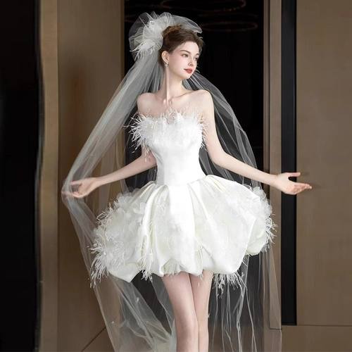 法式轻婚纱短款羽毛高端气质小个子新娘订婚蓬蓬裙抹胸缎面出门纱