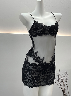 【黑天鹅】性感睡裙女法式纯欲蕾丝网纱拼接吊带包臀裙2025新款