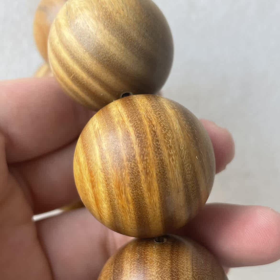정통 고품질 녹색 백단향 팔찌 30MM 대형 부처님 구슬 번개 물 리플 우유 향기 침수 백단향 남성용 묵주