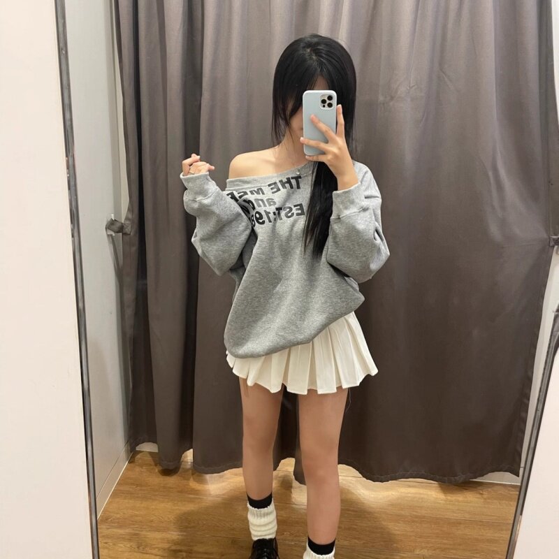 美式复古斜肩字母印花设计感长袖卫衣女春秋辣妹套头宽松百搭上衣
