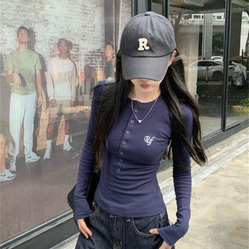 甜辣修身纽扣半开领刺绣长袖T恤女春秋季打底衫内搭漂亮出片上衣