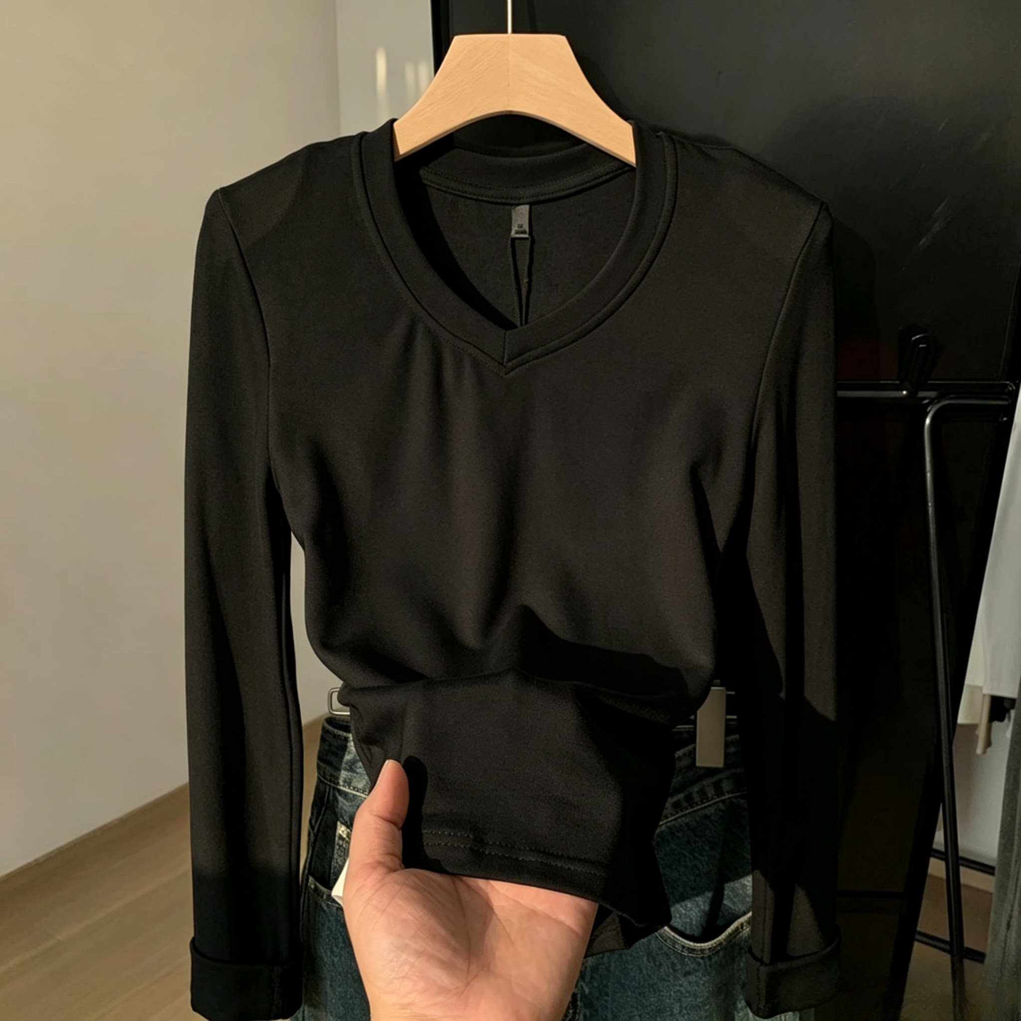 白色打底衫女装V领正肩设计修身百搭秋冬季新款长袖t恤纯色小上衣