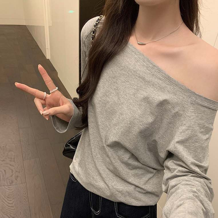 设计感宽松小心机露肩长袖T恤女2026新款斜肩纯色百搭打底上衣潮