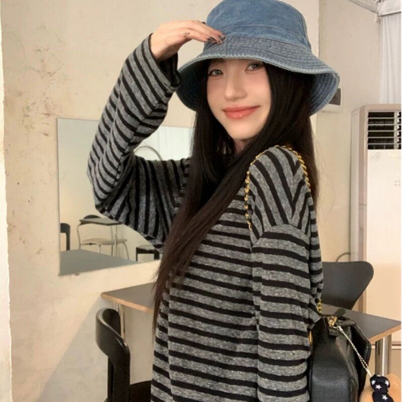 早春秋松弛感撞色条纹黑灰宽松长袖T恤2026新款慵懒风流行上衣女