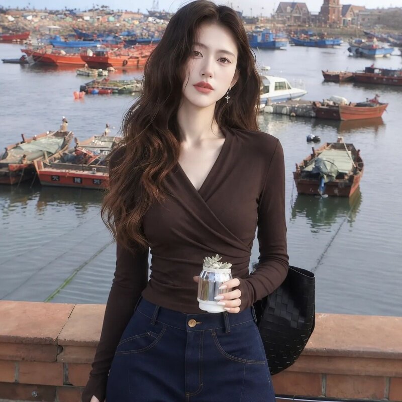 法式V领德绒长袖T恤女2026秋冬新款纯欲风交叉不规则设计感上衣潮