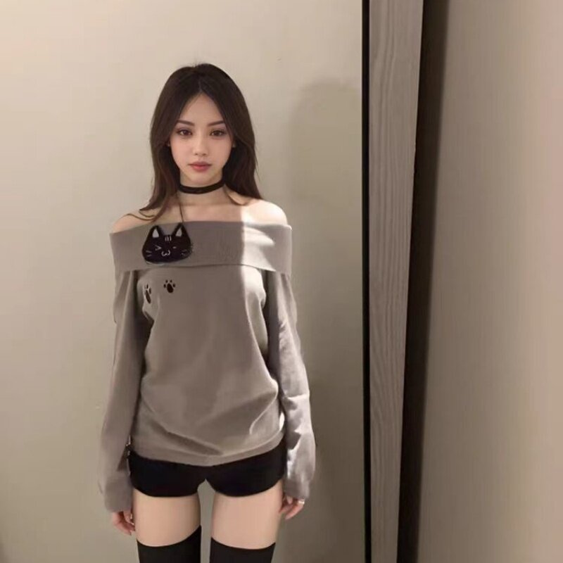 春秋韩版德绒保暖可爱猫咪刺绣休闲修身露肩长袖T恤女一字肩上衣