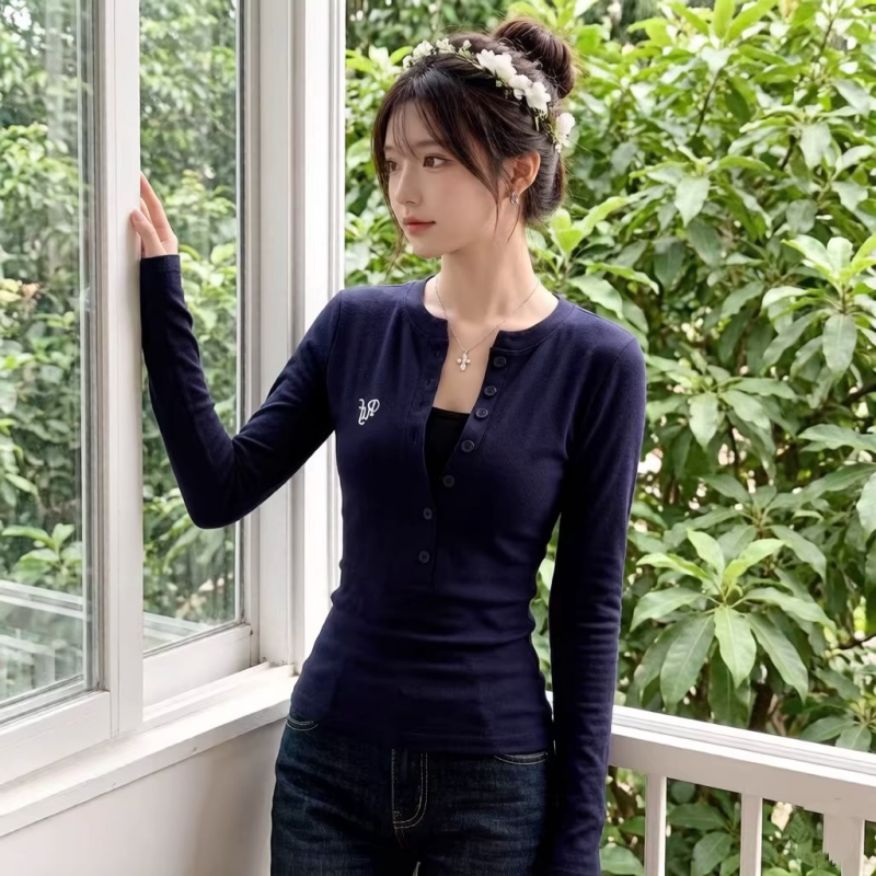 刺绣设计纽扣长袖t恤女2026秋季新款修身休闲显瘦打底衫上衣ins潮