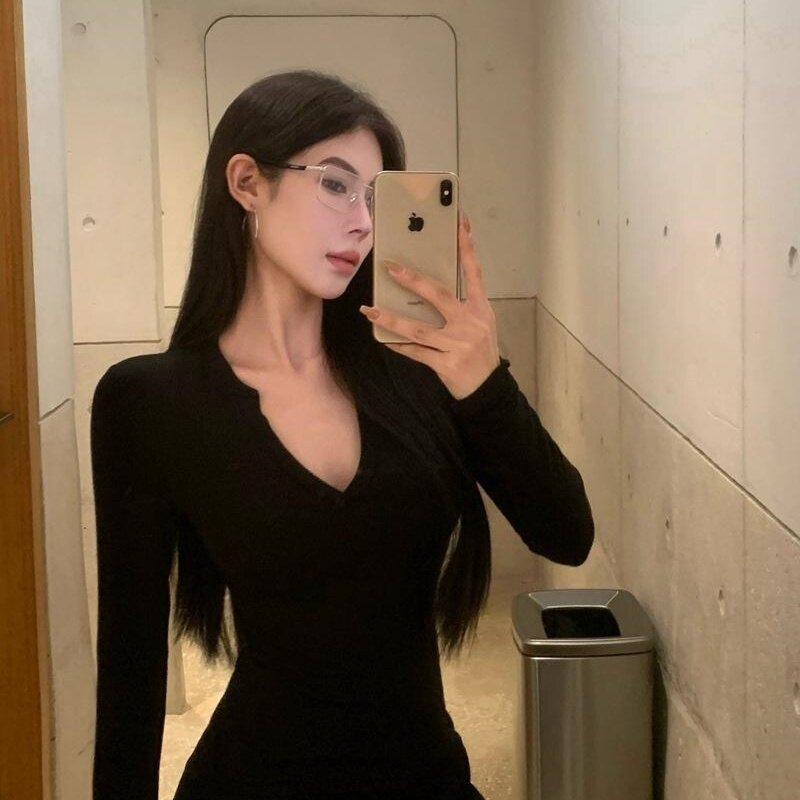 春秋复古辣妹纯欲风打底衫内搭V领纯色上衣修身显瘦正肩长袖T恤女