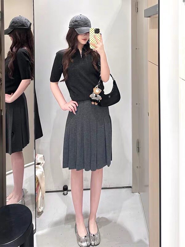 COS风女装 标准版型美利奴羊毛褶裥短裙2026秋季新品1351373002图片