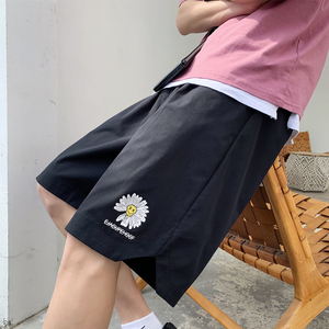 2021夏季短款港风男小雏菊印花宽松直筒短裤 XZ229-1 K01 P20图片
