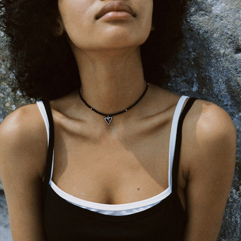 WAKI黑色爱心串珠项链小众轻奢