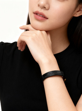 黑色鳄鱼皮手环不锈钢磁吸扣手链简约气质手饰小众设计个性腕饰