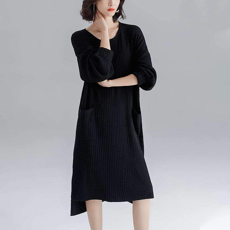 2025年秋冬新款宽松大码女装过膝圆领连衣裙前短后长女士口袋毛衣