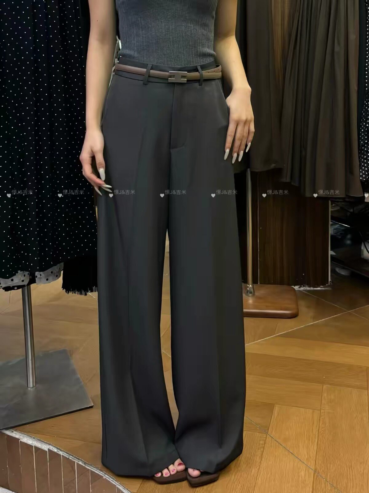 高腰百搭深灰色西装窄款阔腿裤女秋季新款韩版显瘦垂感直筒休闲裤