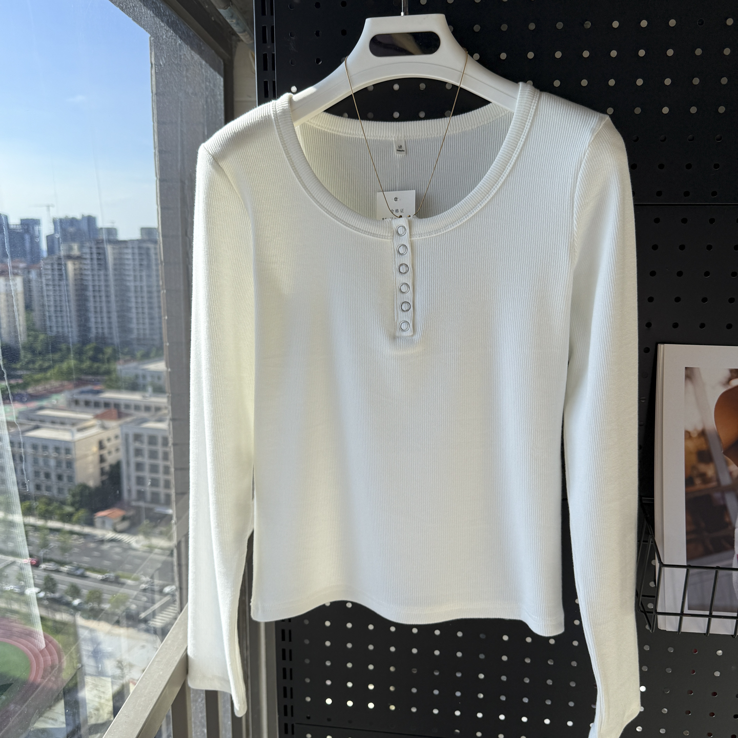 正肩白色长袖t恤女内搭打底衫