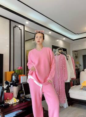 白色v领开叉毛衣阔腿裤针织套装