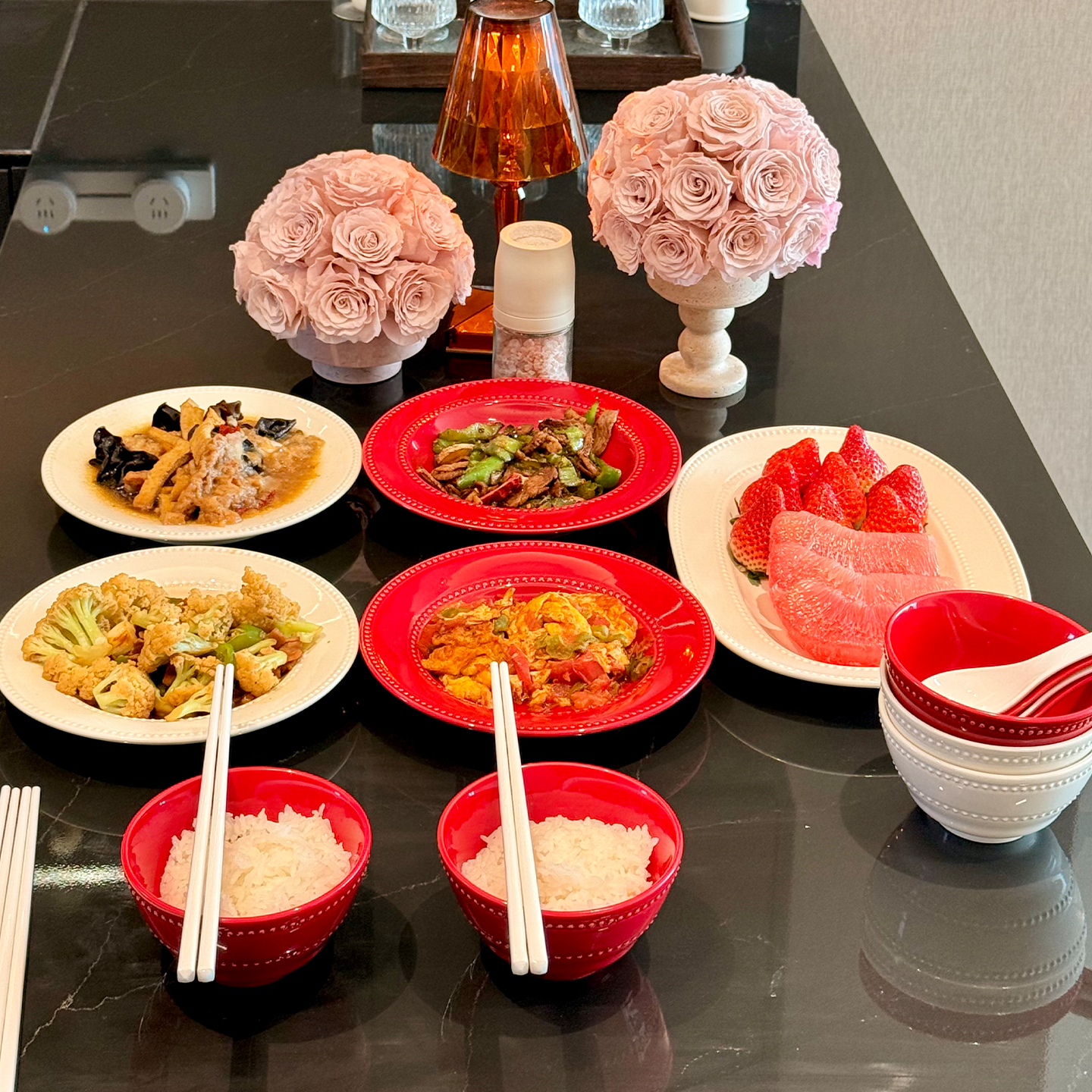 釉下彩2026新款碗盘碗碟套装家用简约风陶瓷餐具乔迁浮雕碗具汤碗