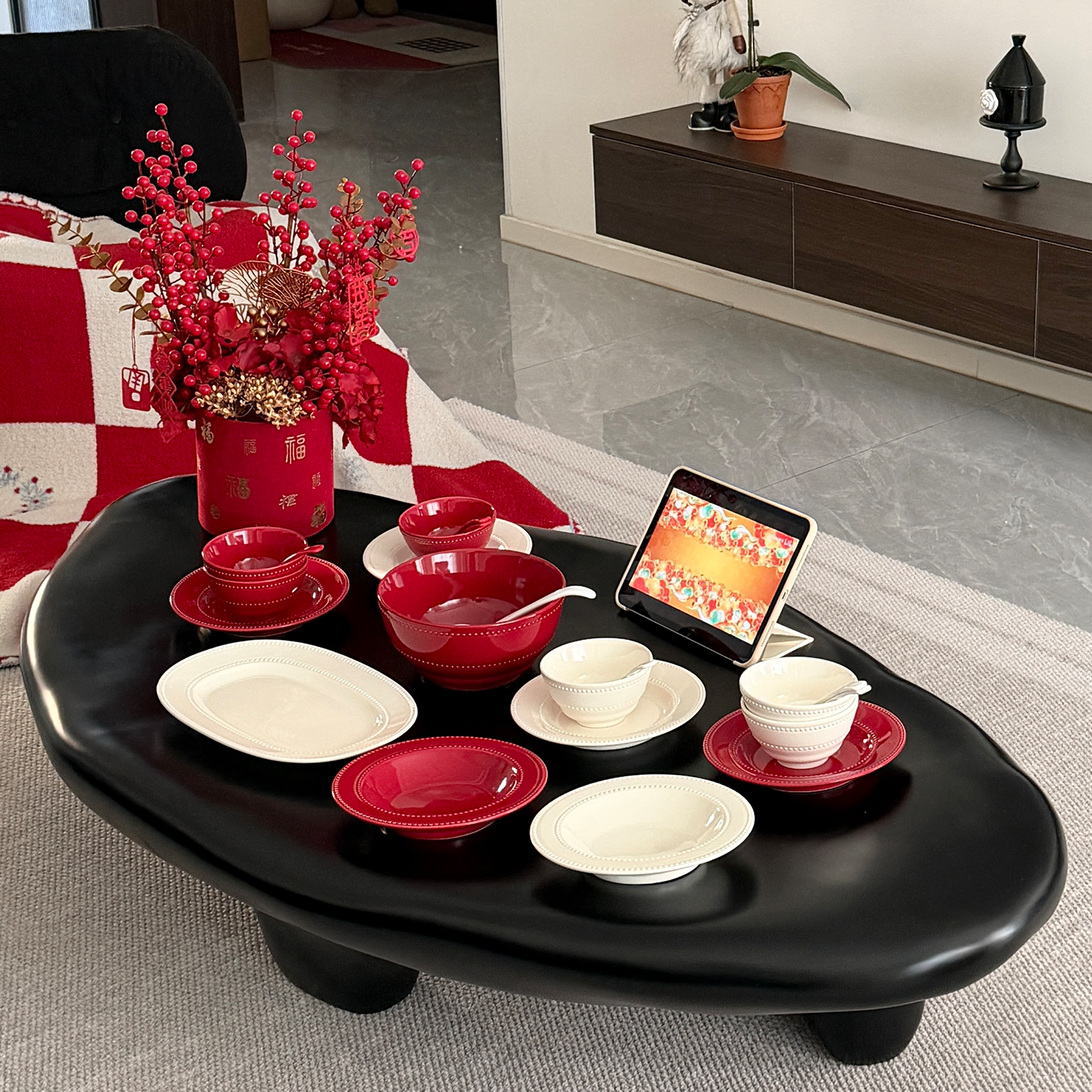 釉下彩2026新款碗碟套装家用简约风浮雕陶瓷餐具碗盘乔迁碗具组合