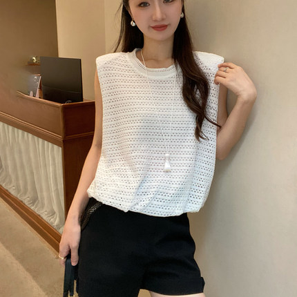 零度圆领镂空针织背心女2026夏季新款无袖显瘦时尚百搭垫肩上衣潮