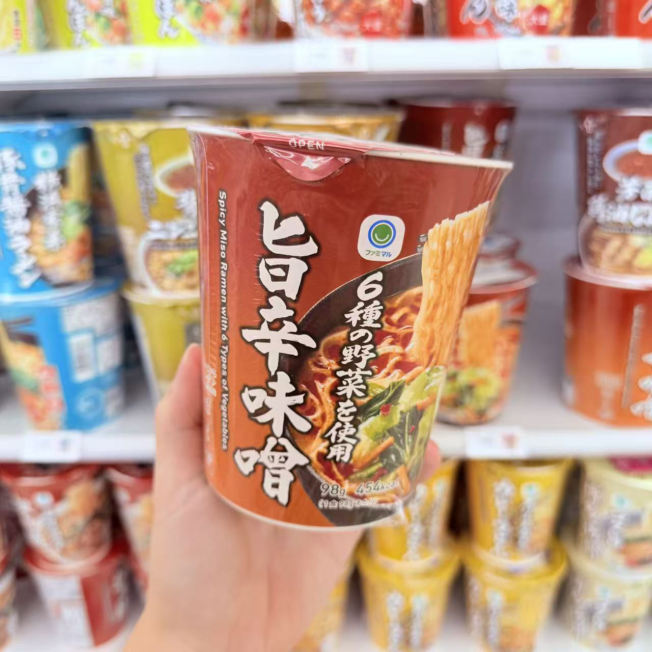 满200包直邮日本全家便利店独家6种蔬菜辣豚骨拉面泡面方便面夜宵