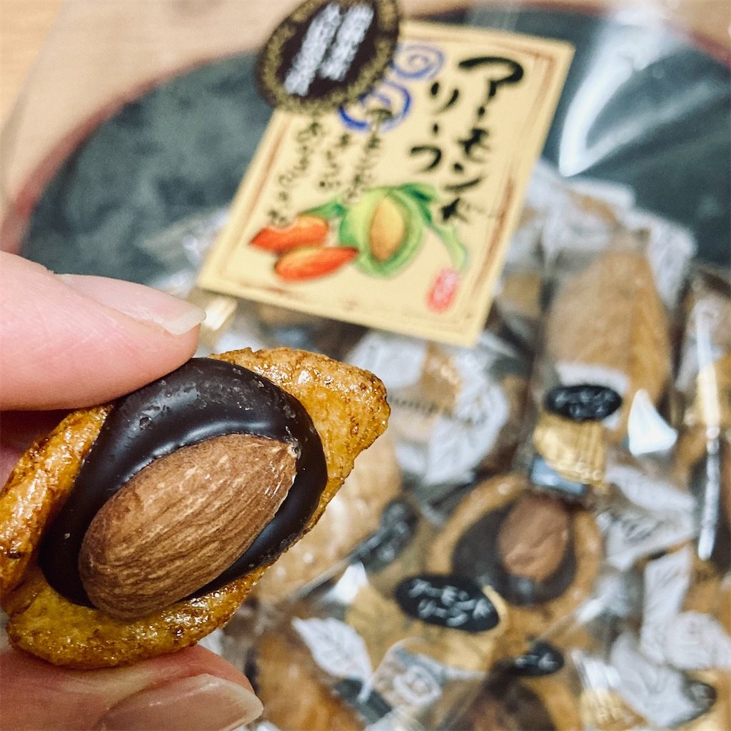 满200包日本直邮冬季限定日本杏仁巧克力米果全国大博览会受赏