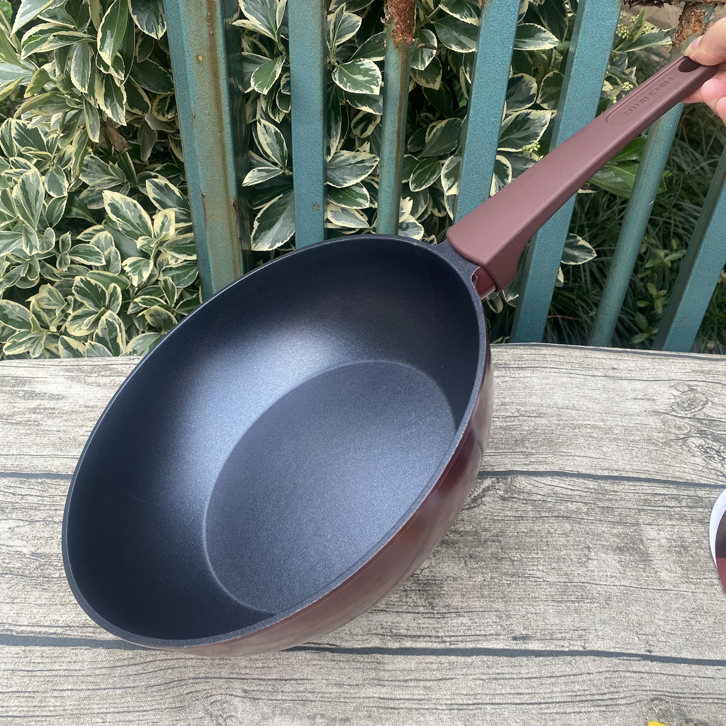 22-28cm外贸微瑕钻石平底不粘锅家用炒菜锅电磁炉燃气灶卡式适用