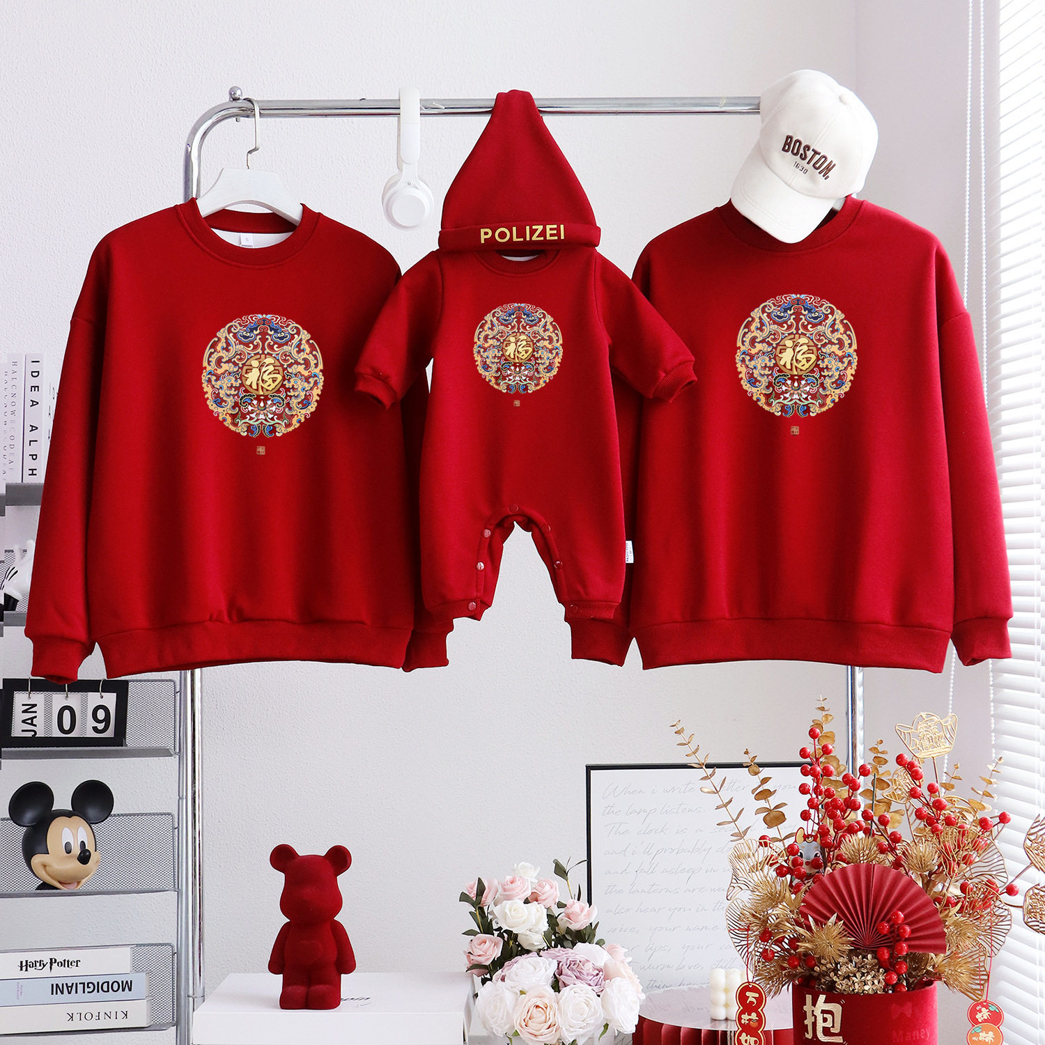 新中式亲子装一家三口冬装新年红色加绒卫衣婴儿母女全家福拜年服