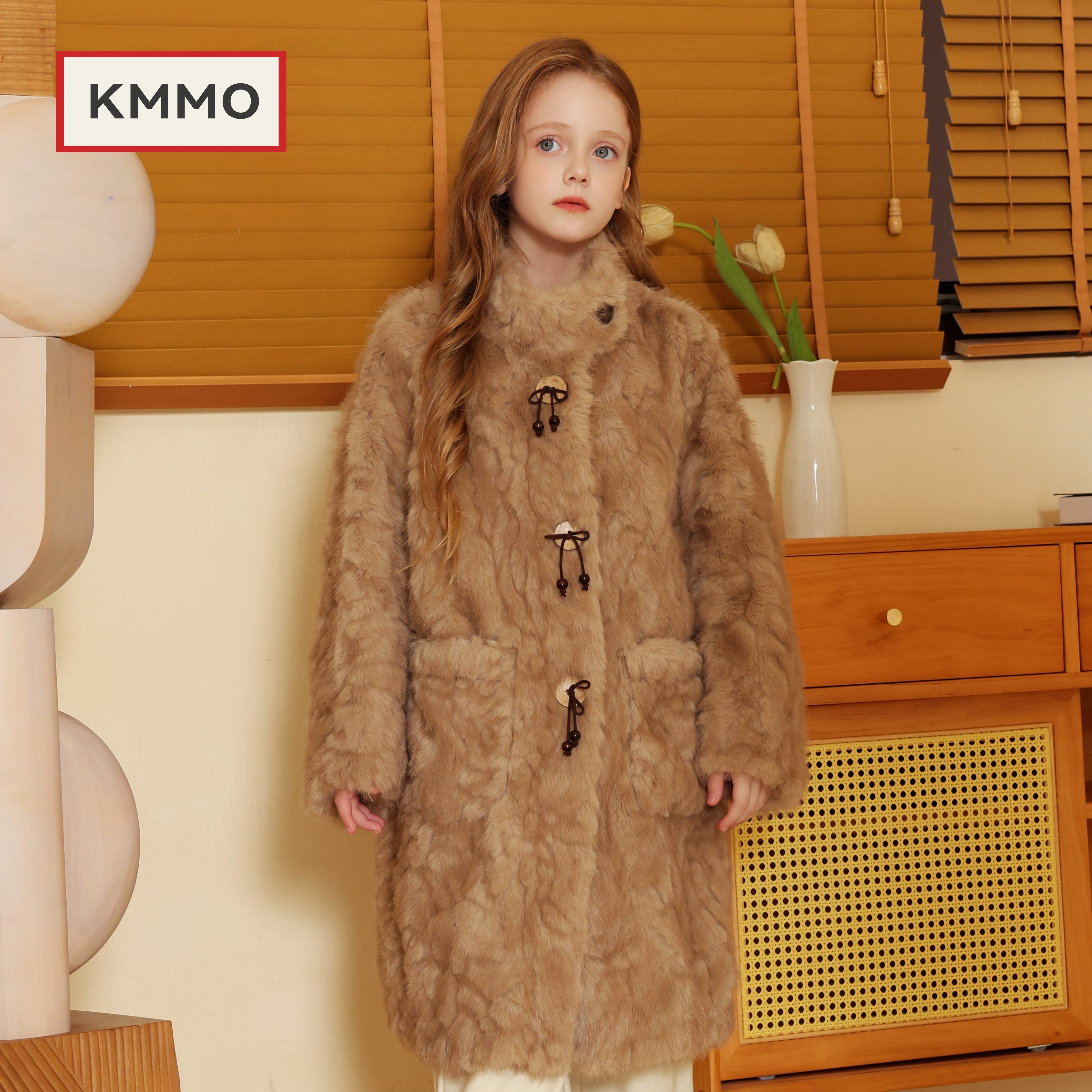 KMMO女童湖羊皮毛一体立领外套